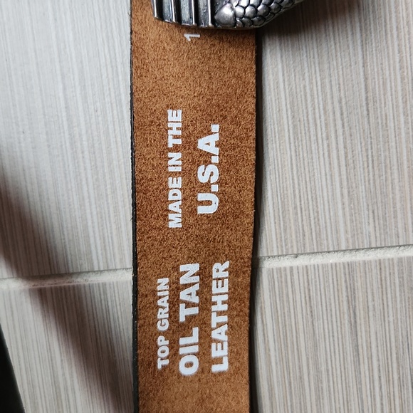 2006 Bergamot Guitar Skull and dragon Hand Belt Buckle - Picture 2 of 12